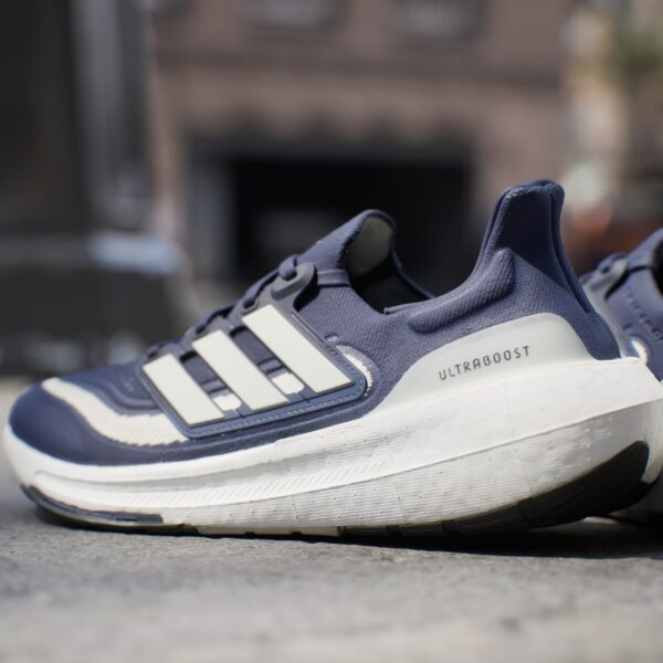 נעלי ריצה אדידס ultraboost light