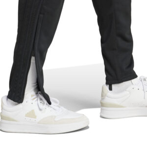 ix1329 7 apparel on model detail view 2 white