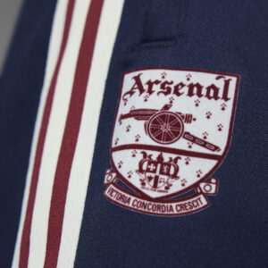 iy0056 18 apparel photography heromrktng view 10