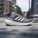 נעלי ריצה אדידס ultraboost light 23 (העתק)