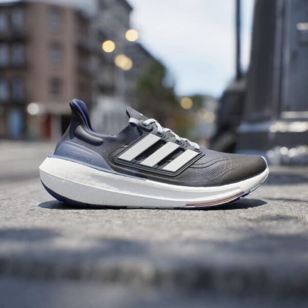 נעלי ריצה אדידס ultraboost light 23 (העתק)