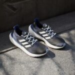 נעלי ריצה אדידס ultraboost light 23 (העתק)